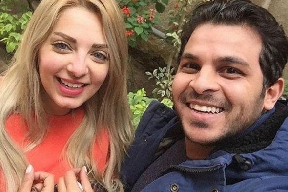 محمد رشاد يسب متابعا بسبب زوجته مي حلمي