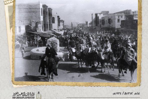 شاهد..صور نادرة لسيارات نقل الحجاج لمكة المكرمة قبل 88 عام