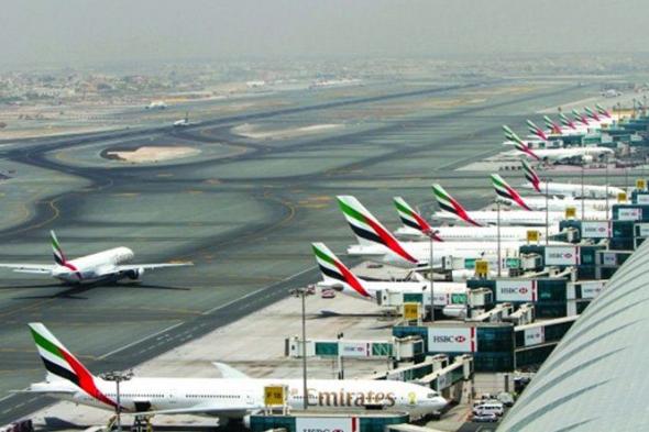 بالفيديو: صناديق ضخمة مملوءة بالدولارات في مطار دبي