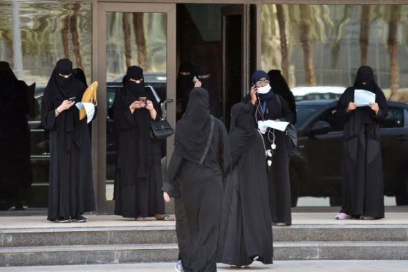 حرية شخصية أم مخالفة شرعية... جدل في السعودية بسبب خلع العباءة