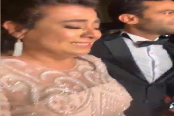 بالفيديو والصور| نشوى مصطفى تبكي فرحًا في حفل زفاف ابنتها "مريم"