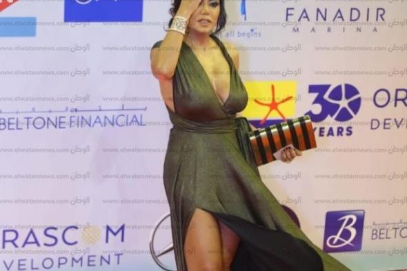 "شبه البطريق".. انتقادات لفساتين رانيا يوسف في مهرجان الجونة