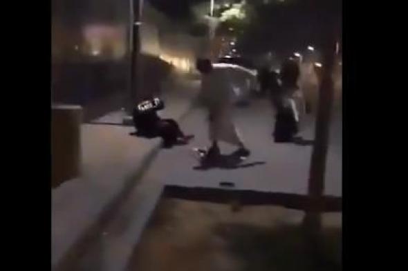 النيابة العامة: القبض على شخص ظهر في فيديو يعتدي على امرأة في مكان عام #رجل_يعتدي_علي_بنت