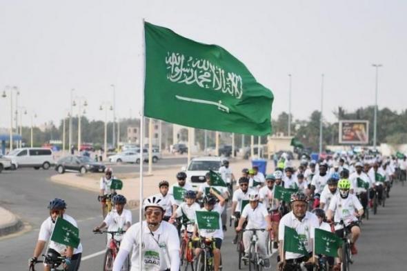 سجون مكة تحتفل باليوم الوطني عبر استعراض 300 سيارة ودراجة بـ"بحر جدة"