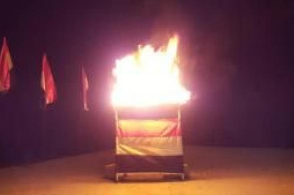 صادق الاحمر يتحدى الحوثيين ويوقد شعلة 26سبتمبر في منزله بالعاصمة صنعاء .."صور"
