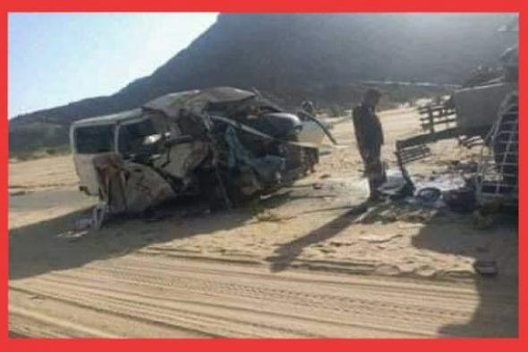 وفاة 12 شخصا من أبناء "تعز" في انقلاب حافلة ركاب بـ"شبوة" (أسماء)