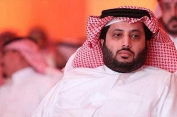 شاهد: تركي آل الشيخ يتحرش بملكة جمال لبنان في موسم الرياض