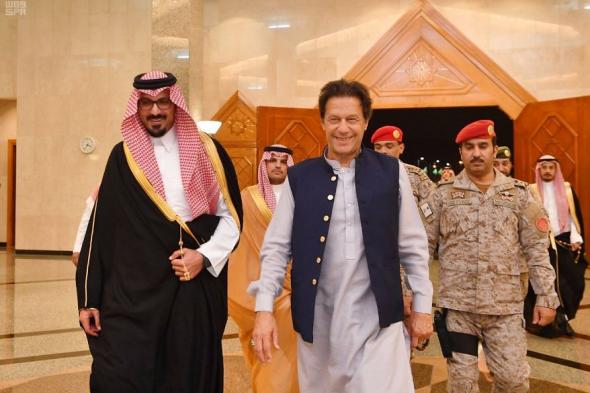 السعودية | رئيس وزراء باكستان يغادر المدينة المنورة