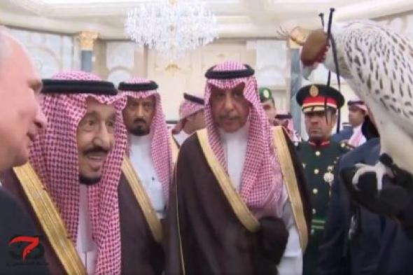 لقب جديد للملك سلمان يثير ضجة واسعه في السعودية وفيديو هدية بوتين للملك يثير ضجة شاهد