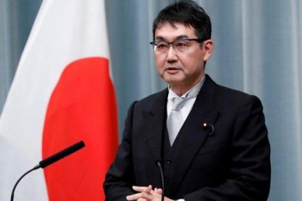 استقالة وزير العدل الياباني بسبب تقديمه “البطاطس” والذرة كهدايا للناخبين!