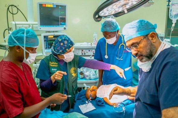 السعودية | “مركز الملك سلمان” يطلق حملته لعمليات القلب المفتوح والقسطرة للأطفال في تنزانيا