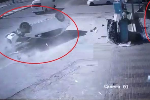 السعودية | شاهد.. “إطار طائر” يقتل شخصا داخل مغسلة سيارات في مكة