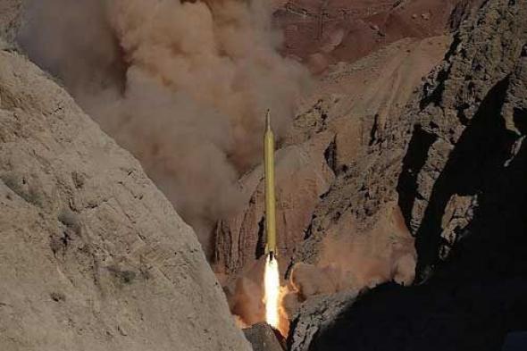 عاجل : جماعة الحوثي تفاجئ الجميع وتطلق صاروخ جديد على العمق السعودي ويصيب هدفة بدقة عالية ...وإعلان عسكري عاجل "أضرار بالغة ""شاهد"