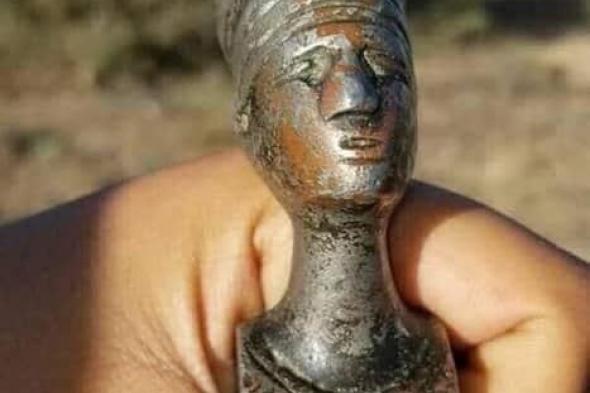 خبير آثار يكشف حقيقة التمثال الذي عُثر عليه بالمواسط جنوب تعز