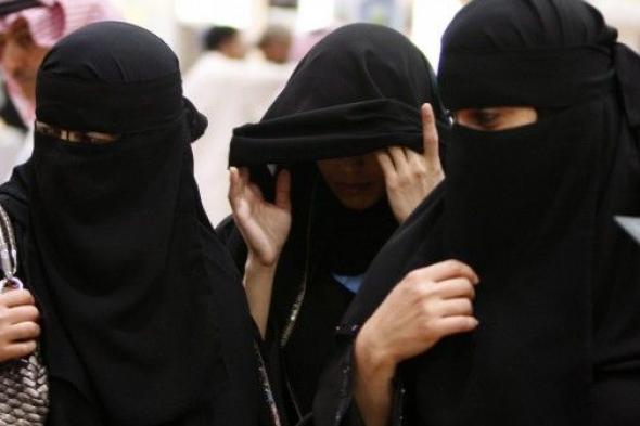 السعودية تطلق حملة اعتقالات واسعة وتوقف المئات بسبب “الملابس غير اللائقة”