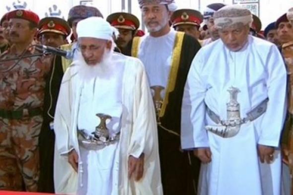 فيديو.. السلطان هيثم بن طارق يشارك بتشييع جنازة قابوس بن سعيد
