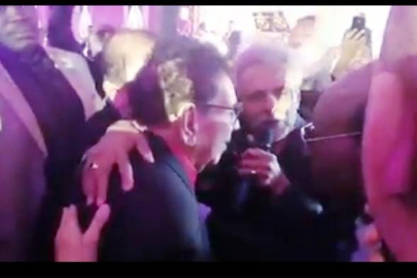 انتقاد واسع للفنان (ابوعركي البخيت) لإحراج زميله الموسيقار (ود الأمين) خلال حفل تكريم (الكابلي)