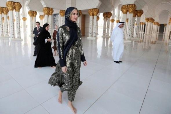 شاهد: إيفانكا ترامب بالحجاب داخل مسجد في دولة عربية