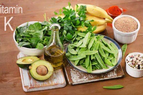 6 فوائد لفيتامين "K" المتواجد في الخضروات والفواكه منها الحفاظ على العظام