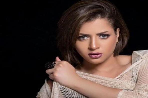 15 صورة تكشف عن إطلالات منى فاروق بعد تهديدها بالانتحار