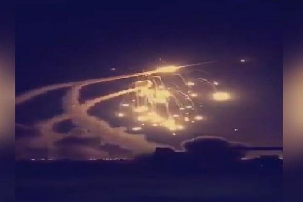 عاجل: دوي انفجارات عنيفة تهز مدينة ينبع الصناعية في السعودية وصواريخ الباتريوت تضيء سماء المدينة (فيديو)