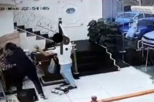 مصادر "الخليج 365" تكشف كواليس القبض على شخص ضرب موظفة مطعم