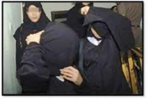 القبض على ثلاثة يمنيين أعيان مع نساء بأحد الفنادق في وضع شاذ !