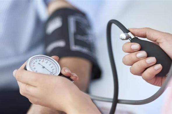 لن تتوقع.. طبيب يكشف 3 طرق سريعة لخفض ضغط الدم خلال دقائق