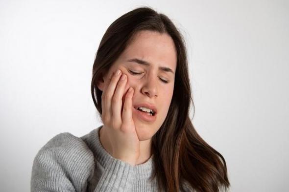أسباب ألم الأسنان عند شرب الماء البارد
