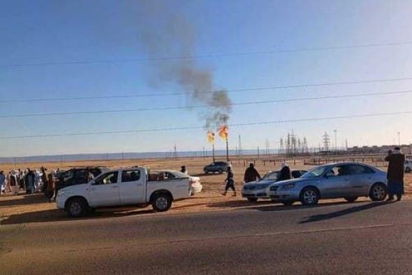 أغنى مدن ليبيا نفطا بلا وقود!.. ومحتجون يغلقون أكبر حقل نفطي