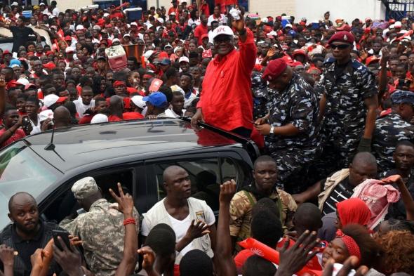 ماذا يحدث في سيراليون؟.. الحكومة تتهم الرئيس السابق بالخيانة العظمى