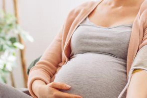 كيف يؤثر تدخين الأم الحامل على صحة الجنين ونموه سلبا؟