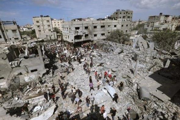 استشهاد 33 فلسطينيًا في قصف إسرائيلي على مدينتي دير البلح وخان يونس جنوب قطاع غزة