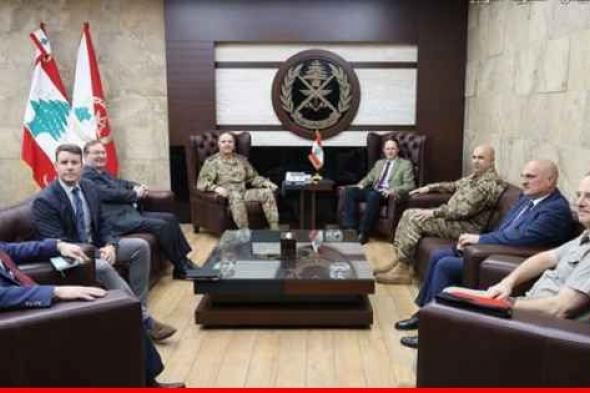 قائد الجيش التقى لاثارو ونائب رئيس أركان الدفاع في الجيش البريطاني