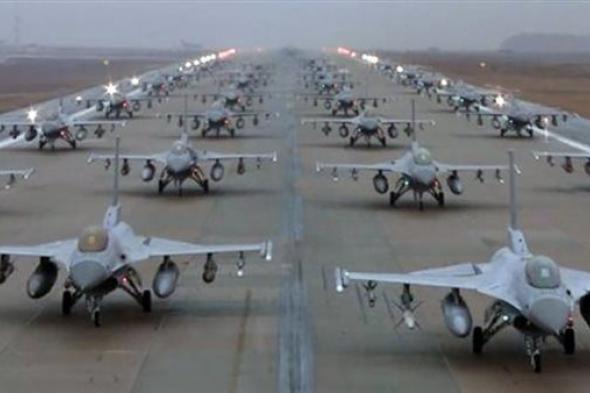 أمريكا تستعد لشن حرب على الحوثيين بأسطول طائرات.. حقيقة الفيديو المتداول
