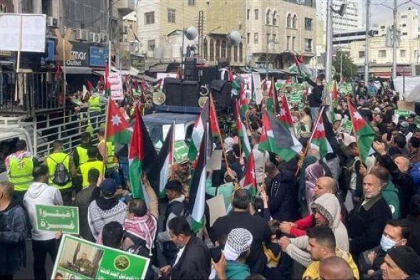 بالأكفان.. مسيرة حاشدة في عمان دعمًا لفلسطين (شاهد)