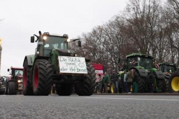 مزارعو بافاريا يتظاهرون على خطط خفض الإعانات
