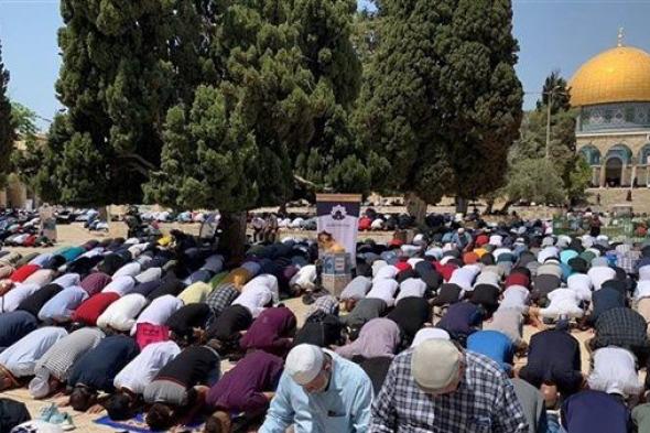 15 ألف فلسطيني يؤدون صلاة الجمعة في المسجد الأقصى