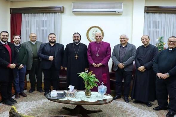 رئيس الأساقفة بـ"الأسقفية" يستقبل كاهن الكنيسة السريانية للتهنئة بالعيد