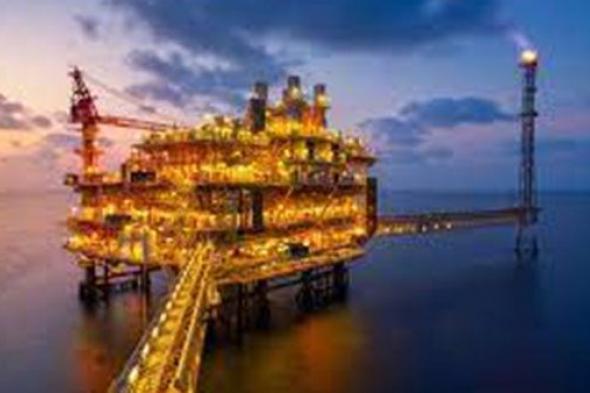 للتنقيب عن النفط.. توقيع اتفاقية امتياز بين عمان وشركات لبنانية