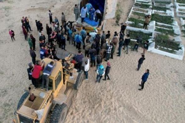 جريمة وحشية.. الاحتلال الصهيوني ينبش المقابر ويسرق جثامين الشهداء في غزة