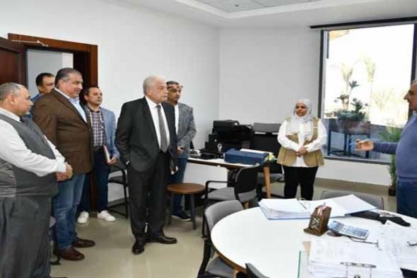 محافظ جنوب سيناء يوجه العاملين بمجلس شرم الشيخ بالارتقاء بمستوى الخدمات