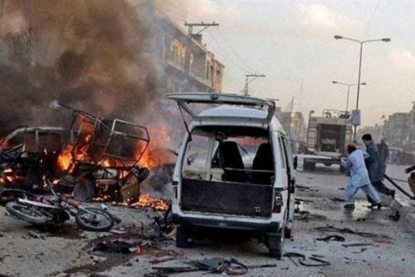 وفاة وإصابة 27 شرطيًا في انفجار شمال غرب باكستان