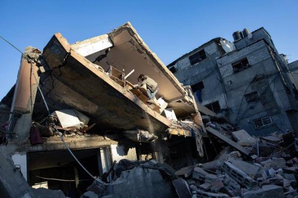 إسرائيل تقصف مستشفيات ونازحين وصحفيين في غزة