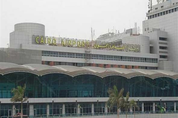 مخبأة داخل إحدى حقائبه.. ضبط شخص حاول تهريب عملات أجنبية بمطار القاهرة