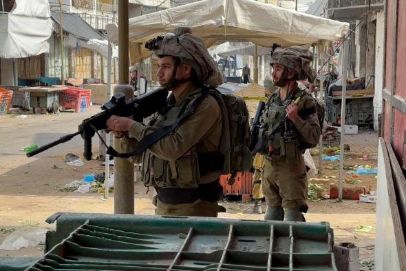الجيش الإسرائيلي يطلق النار على شاب فلسطيني بزعم محاولته تنفيذ عملية طعن