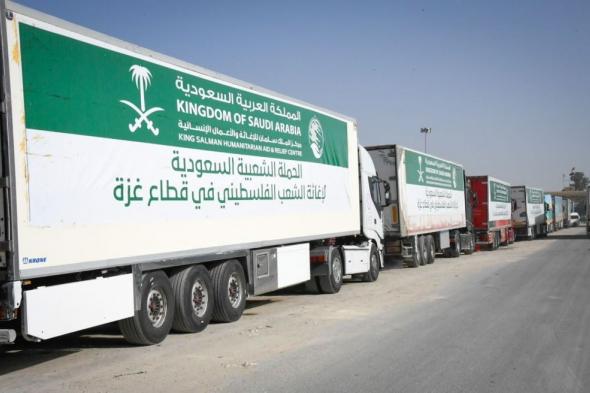 قافلة شاحنات سعودية إغاثية تعبر معبر رفح لدعم الأشقاء في غزة
