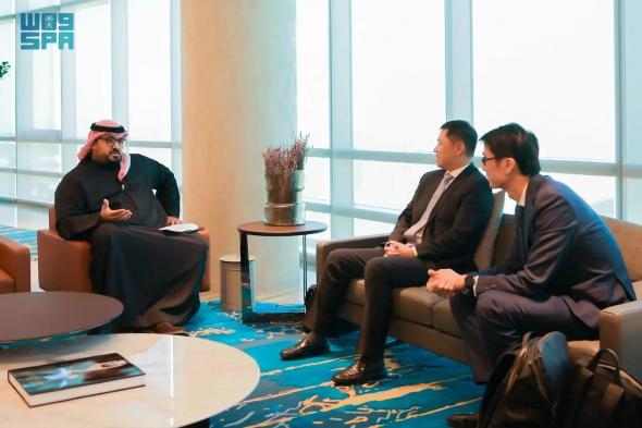 وزير الاقتصاد والتخطيط يجتمع مع وفد من صندوق الثروة السيادية السنغافوري