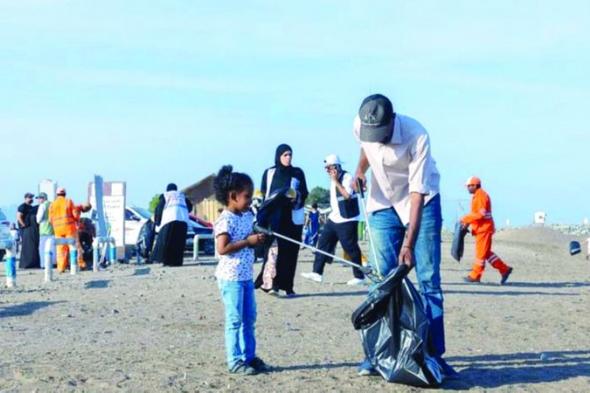 الامارات | مرتادو شواطئ يطالبون بإجراءات صارمة  ضد المستهترين بالبيئة البحرية والبرية