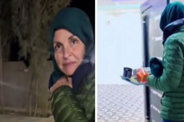 مواطن يساعد رحالة فرنسية وينقذها من البرد الشديد.. فيديو